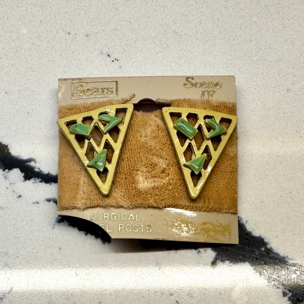 Sears Scene IV Geometric Triangle Earrings Green Enamel Gold Tone NOS On Card